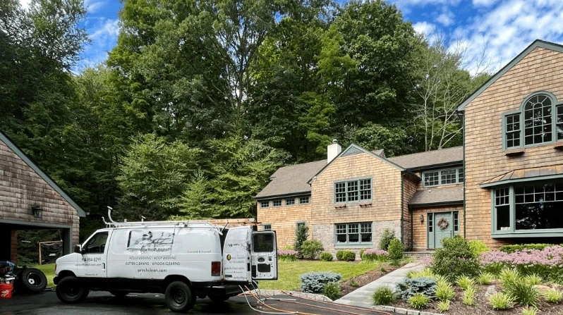 Hudson Power Washing power washing crew working in Stow, OH